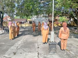 Apel Pagi Dalam Rangka Peringatan  Hari Ibu 